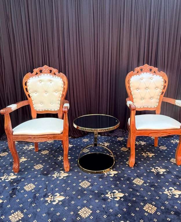 King Seats & Pedestal by Boss Events & Entertainment KE